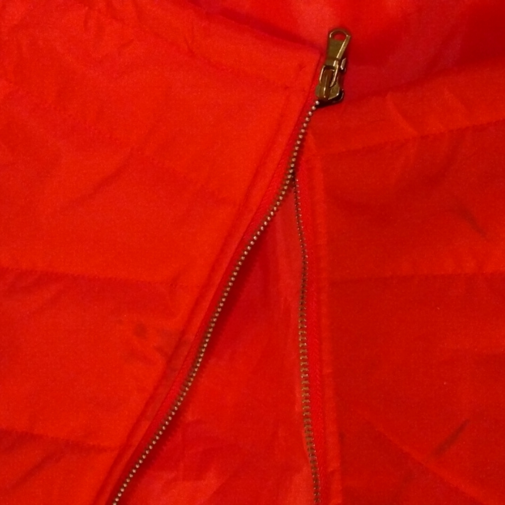 Red vest - Picture 4 of 4